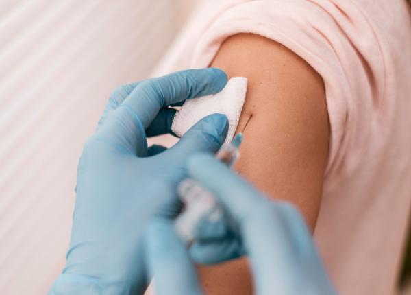 de ce nu avem toti aceleasi reactii adverse atunci cand ne vaccinam