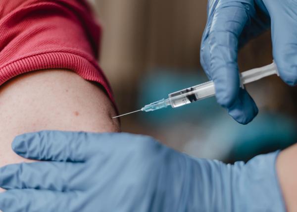 adolescentii cu hiv raspund mai bine la injectii decat la pastile ce arata un studiu