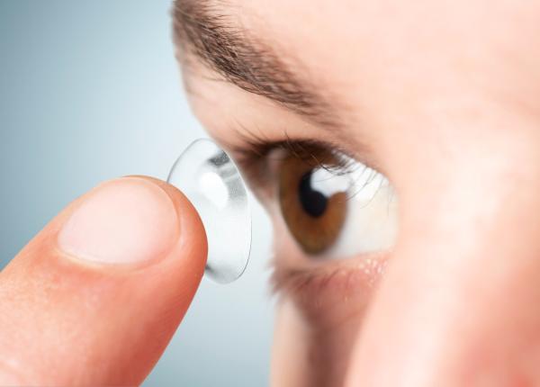 lentila de contact care citeste stresul din lacrimi serotonina se schimba in timpul unui test de stres