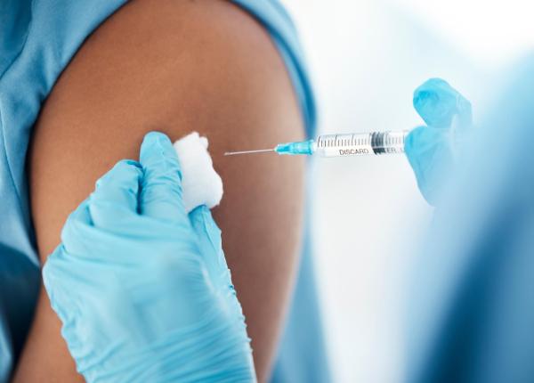 cand trebuie sa faci vaccinul antigripal ca sa fii protejat toata iarna noile recomandari ale specialistilor pentru sezonul 2026 2027