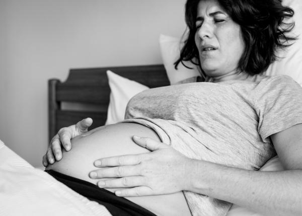 sangerarea in primele saptamani de sarcina semnal de alarma dr patricia alexandra malusanu sanador spune cand trebuie mers la spital