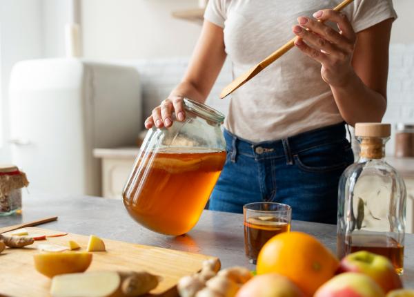 de ce e bine sa bei kombucha bautura care are legatura cu intestinul si creierul