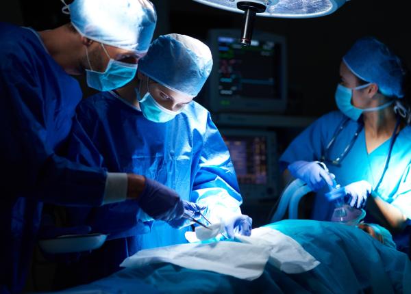 cancerul depistat prea tarziu limiteaza sansele chirurgiei robotice ce spune medicul mihai dobra