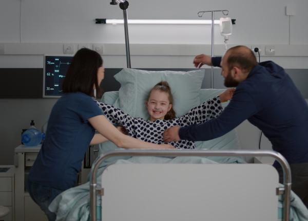 dincolo de diagnosticul unui copil bolnav mesajul unui pediatru pentru parinti important e sa rada mult