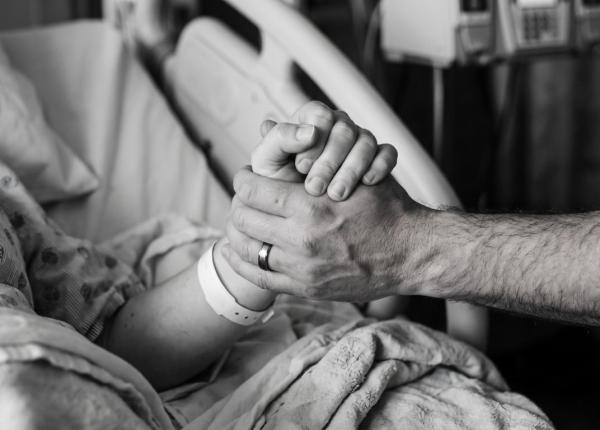 ce se intampla cu corpul in ultimele ore de viata medicii explica semnele care anunta apropierea mortii