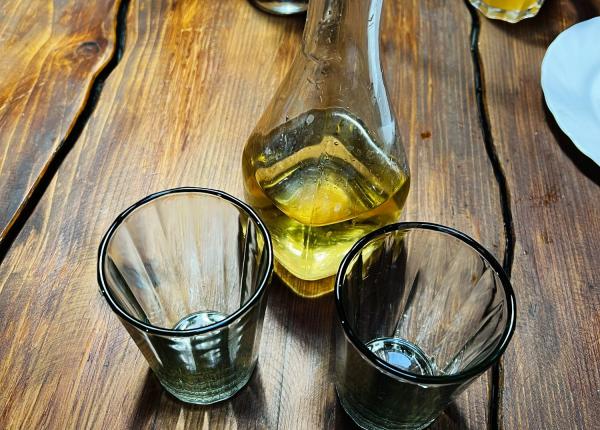 vinul si tuica de casa considerate sanatoase medicul demonteaza miturile despre alcool