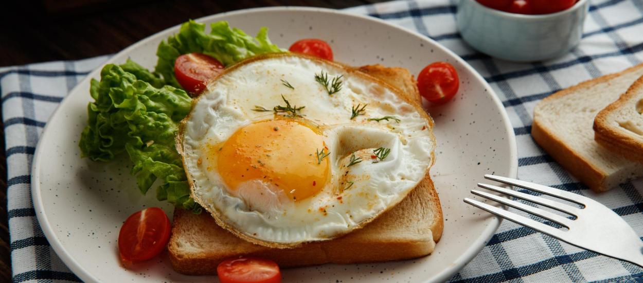 Cum să faci un ou ochi perfect, fără nicio picătură de ulei. Mihaela Bilic: Mai puține calorii