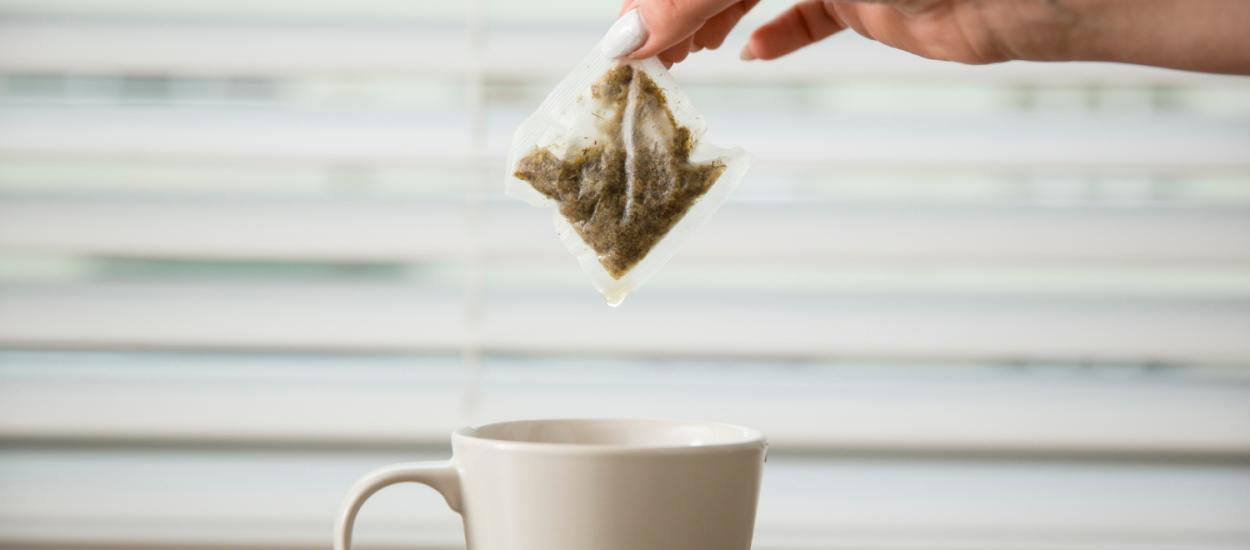 Cum se folosesc corect pliculețele de ceai pentru ochi