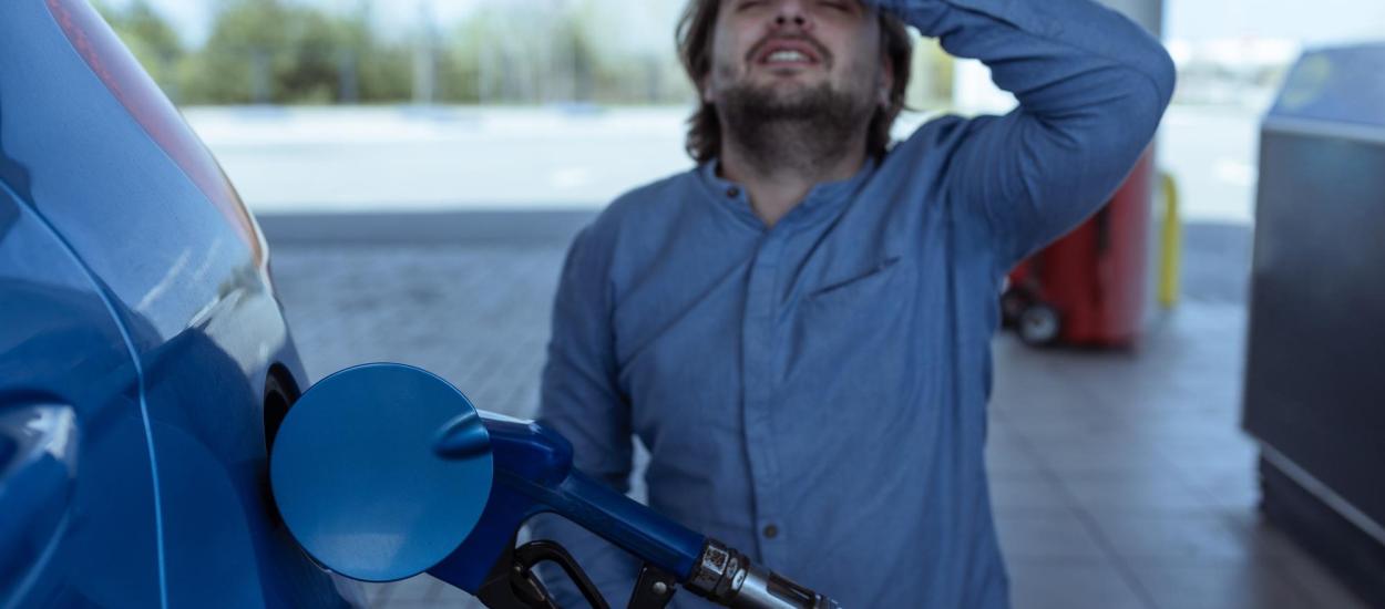 Fenomenul meme-urilor la pompă. Radu Leca explică ce impact au glumele despre prețul combustibilului