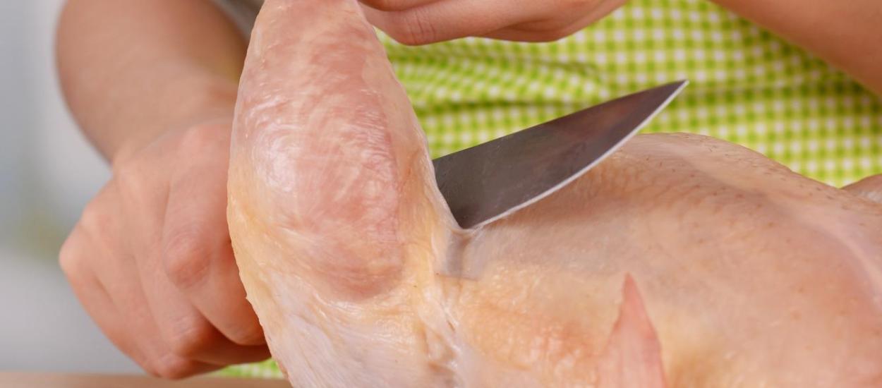 De ce să nu mai mănânci carnea de pui cu tot cu pieliță. Dr. Liana Gheorghe: Ajută