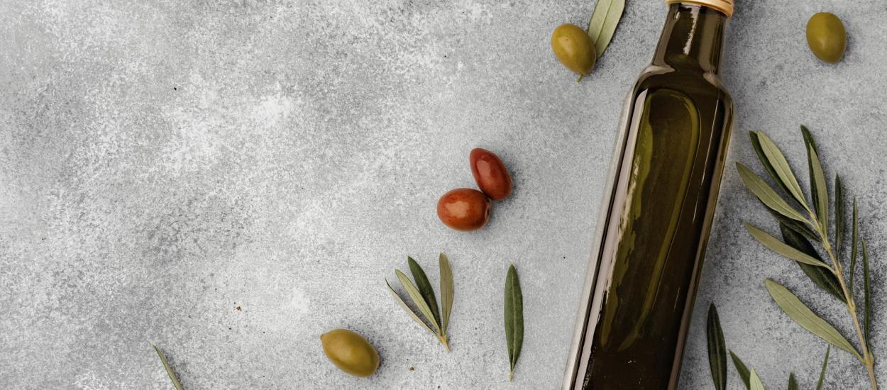 De ce se păstrează uleiul de măsline în sticle închise la culoare