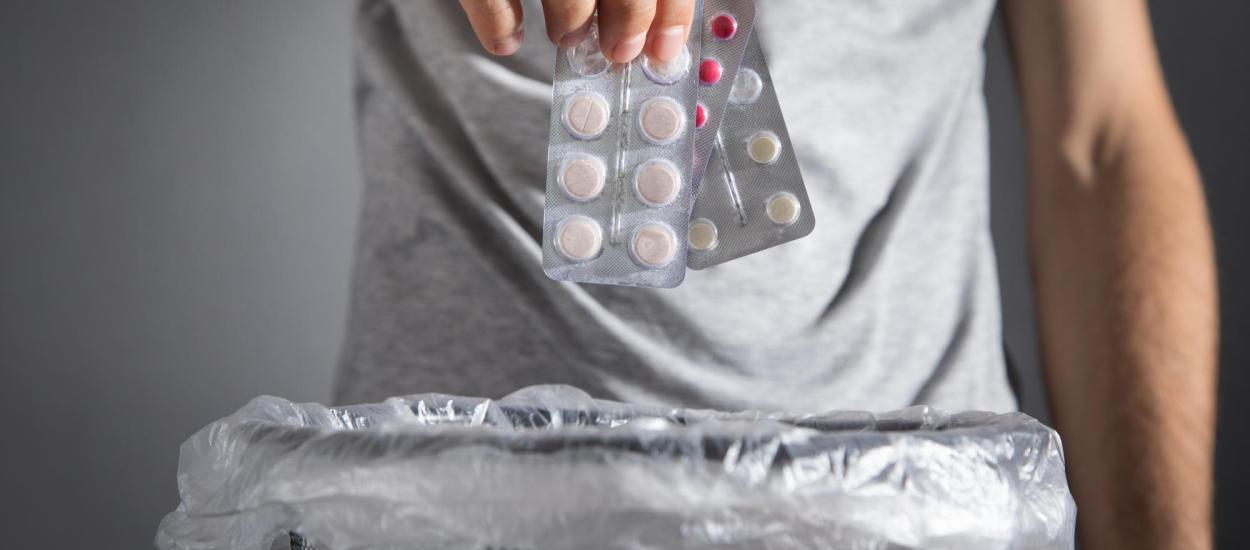 Ce se întâmplă dacă iei un medicament expirat. Detaliul pe care nu ar trebui să îl ignori