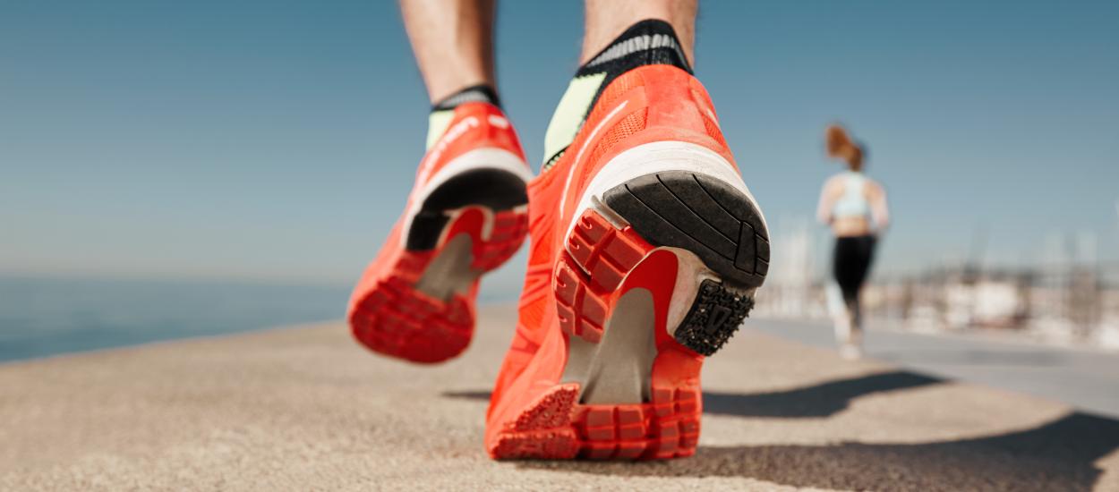 Alergi cu pantofi uzați? Greșeala care îți poate distruge picioarele