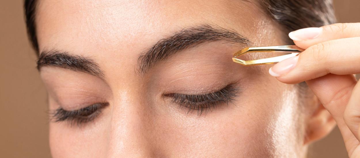 De ce strănuți când te pensezi? Explicația dermatologilor despre nervul trigemen