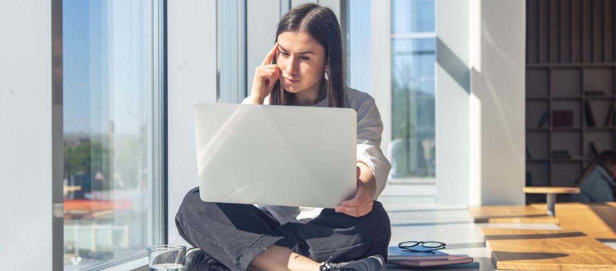 Riscurile muncii în picioare și pe scaun explicate de experți