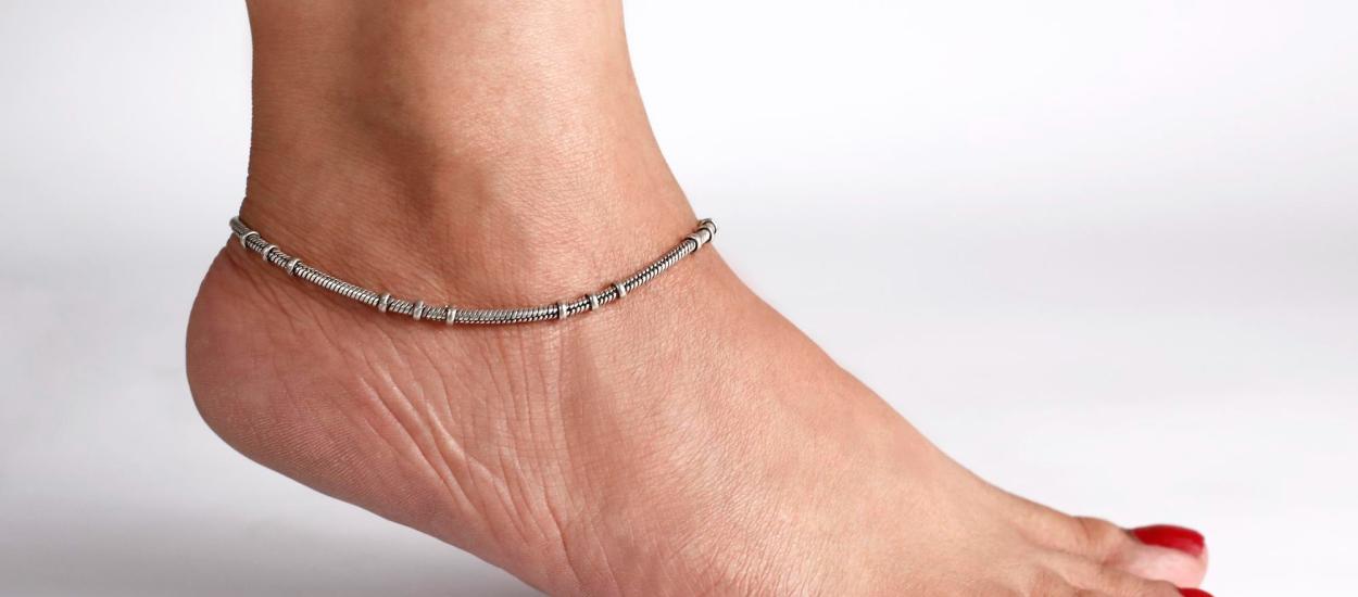 De ce devine pielea de pe picioare subțire și lucioasă odată cu vârsta