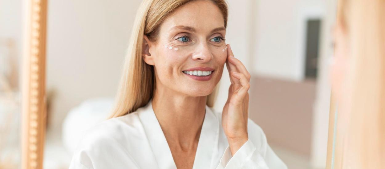 Crema care te scapă de riduri și îți întinerește aspectul tenului. Cum transformă crema de păpădie tenul matur