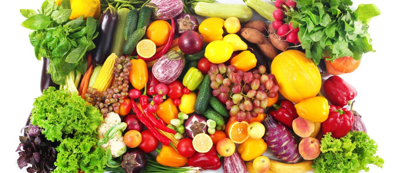 Ce mâncăm fără să știm: cele mai contaminate fructe și legume cu pesticide din 2026