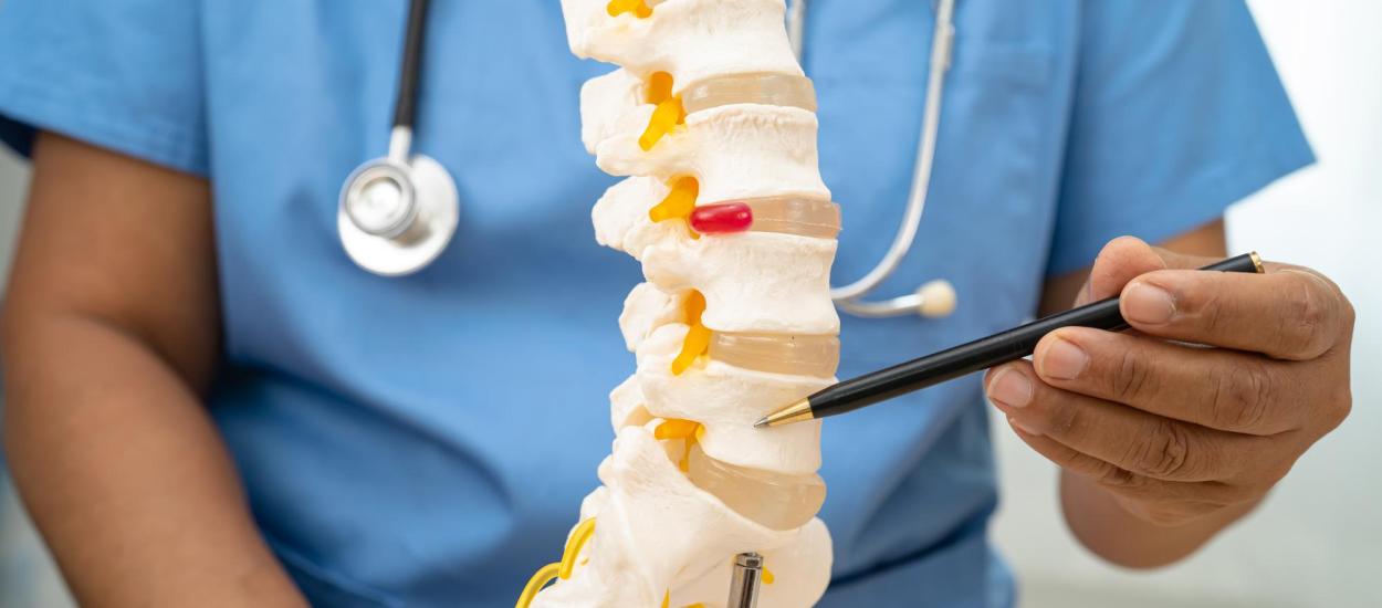 Când devine hernia de disc urgență? Dr. Vadim Palii explică semnele critice