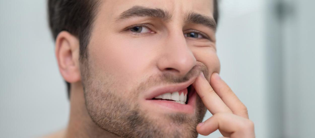 Șase reguli simple care previn sângerările gingivale și bolile parodontale