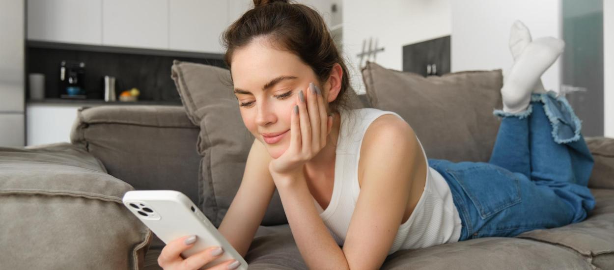 Cum îți cresc videoclipurile scurte de pe telefon nivelul de stres din corp fără să îți dai seama