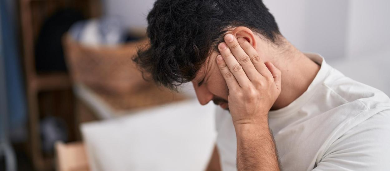 Nu trebuie să trăiești pe vecie cu tinitus. Iată terapia care îți poate „opri alarma” din creier