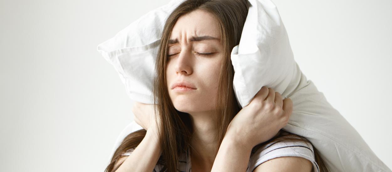 Ai insomnie și nimic nu pare să funcționeze? Nu începe cu pastilele, ci cu mintea