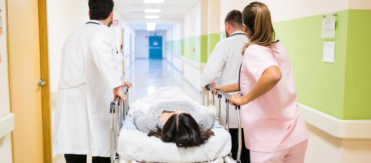 Ce se întâmplă dacă ajungi la UPU cu ambulanța. Medicii explică de ce nu intri automat primul