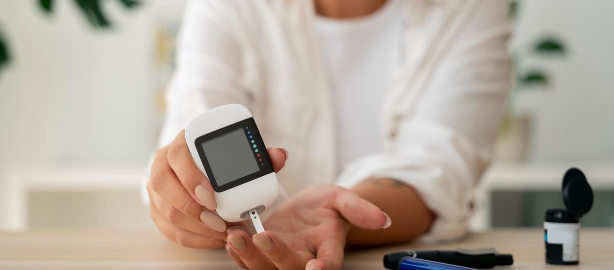 Dispozitivul care schimbă viața diabeticilor: glicemia se îmbunătățește, iar riscul de spitalizare scade