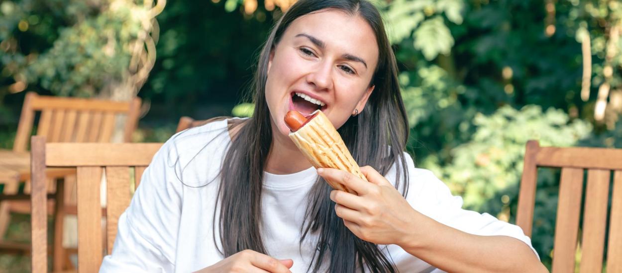 Este mai periculos să mănânci fast-food dimineața sau seara? Nu este vorba doar despre calorii