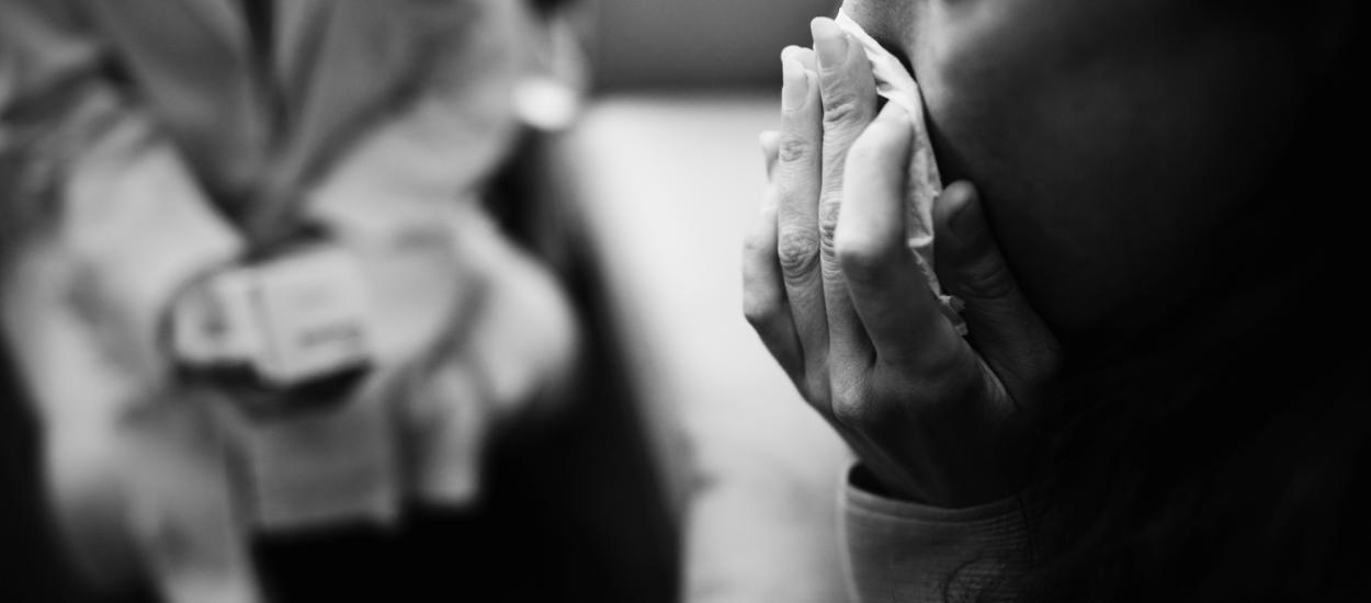 7 lucruri pe care să nu i le spui unei persoane aflate în doliu. Frazele care pot răni fără să îți dai seama