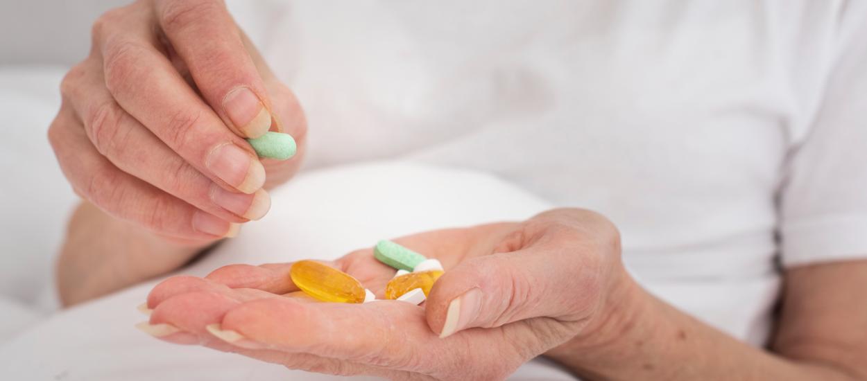 Persoanele peste 65 de ani care iau multe medicamente ar putea avea un risc mai mare de deces. Ce arată studiul