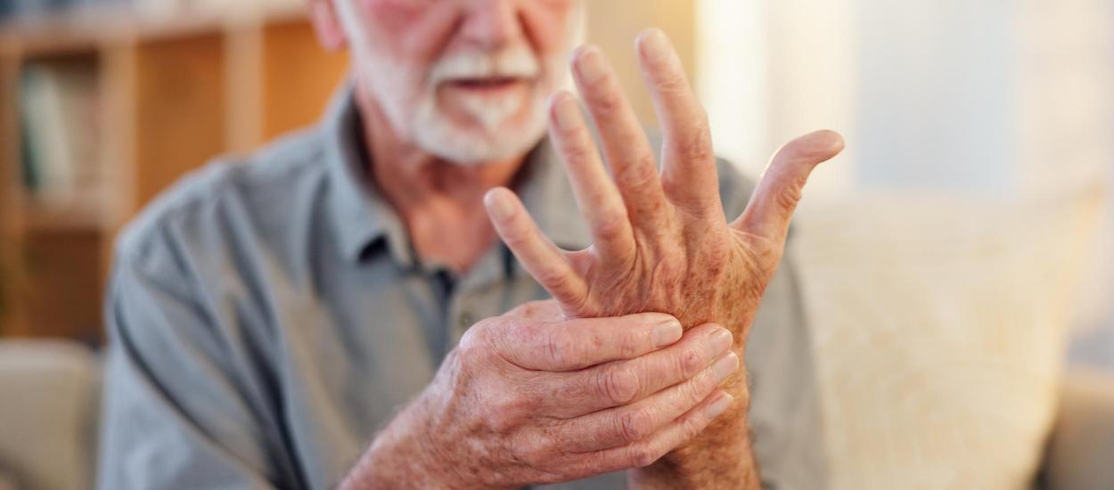 Detaliul din propria casă care îți crește riscul de Parkinson fără să știi