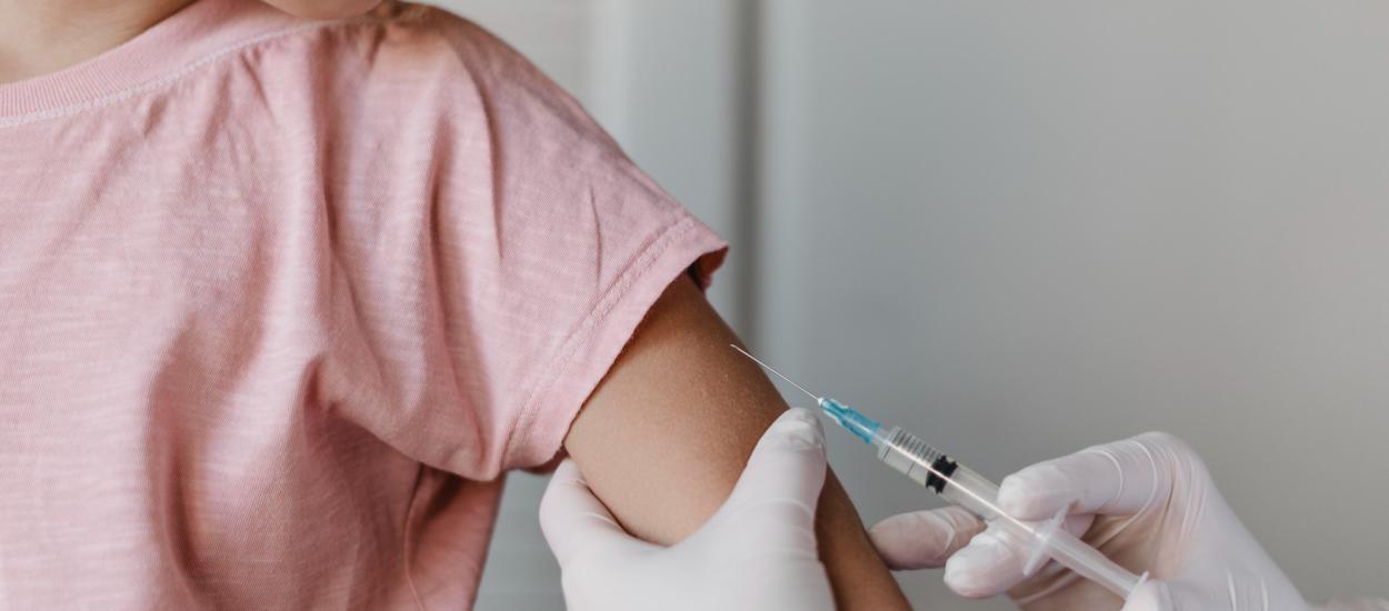 Vaccinul antigripal, recomandat pentru toți copiii de la 6 luni. Noile reguli pentru sezonul 2026-2027