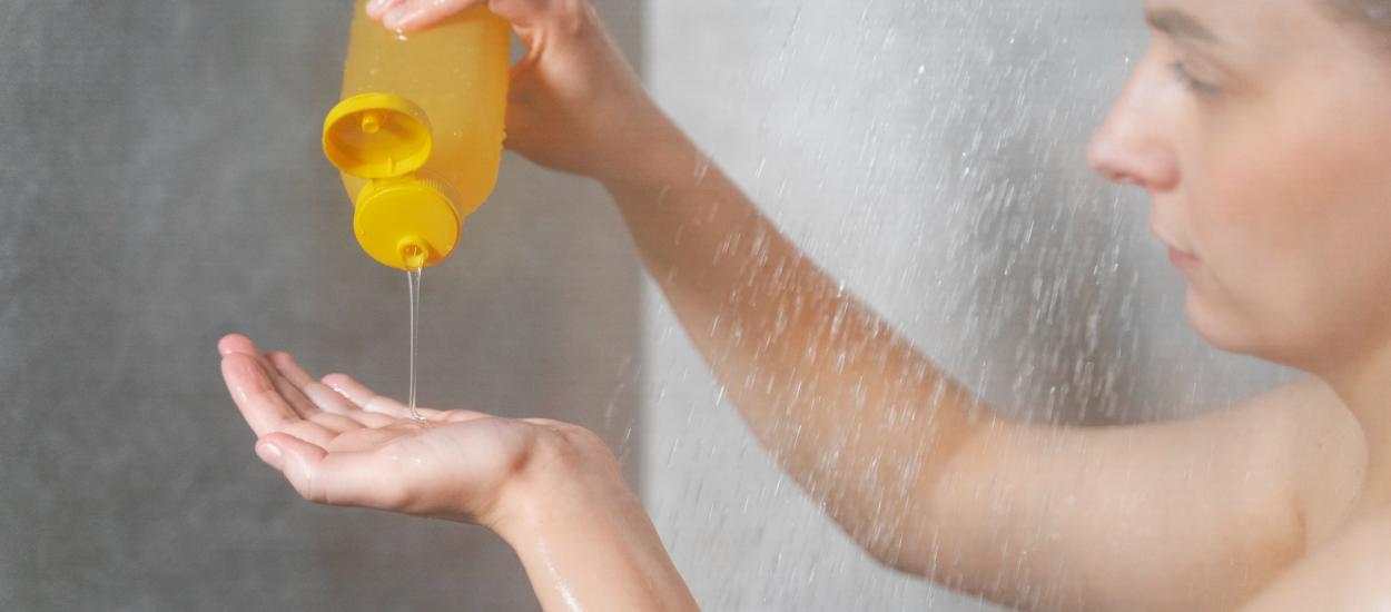 85% dintre produsele de îngrijire folosite zilnic conțin substanțe chimice „ascunse”. Ce au găsit cercetătorii în creme, șampoane și săpunuri