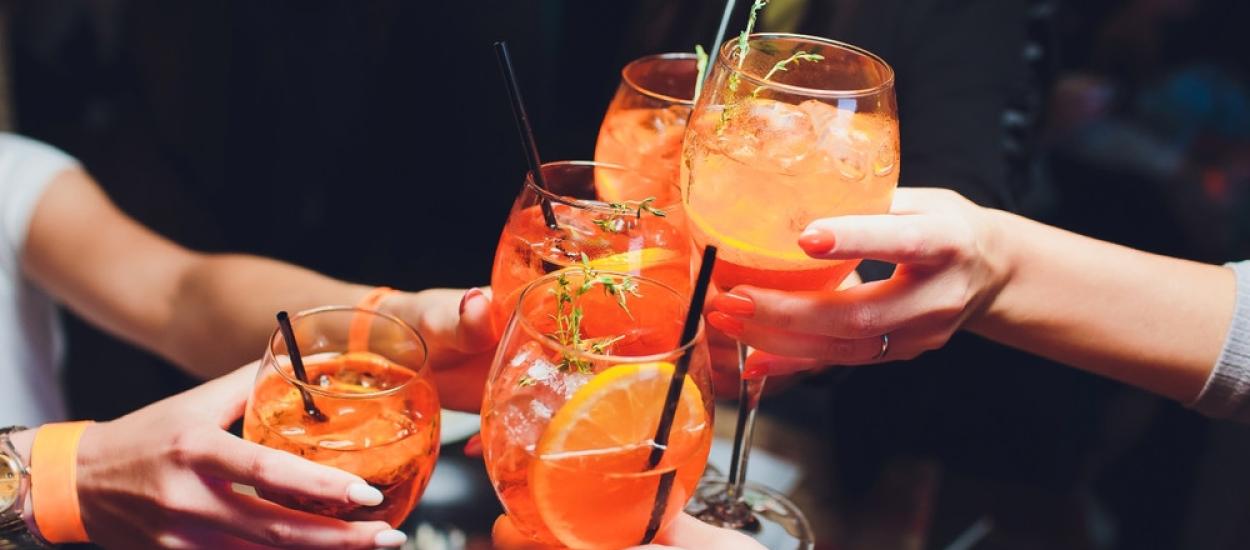 Cocktailurile de vară: preparare și ce alegem între preparatele cu alcool și variantele fără