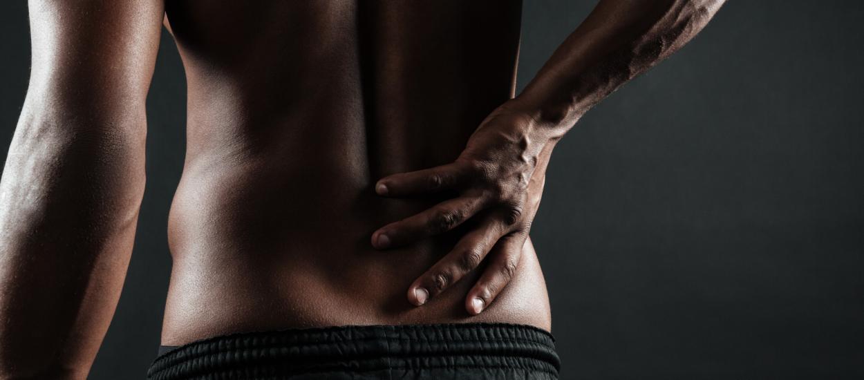 Ți-a trosnit spatele? Ce înseamnă, de fapt, acel „poc” și de ce te simți mai bine după