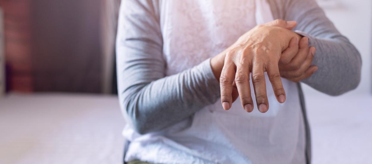 Ultimele etape ale bolii Parkinson: simptomele severe pe care familia trebuie să le recunoască