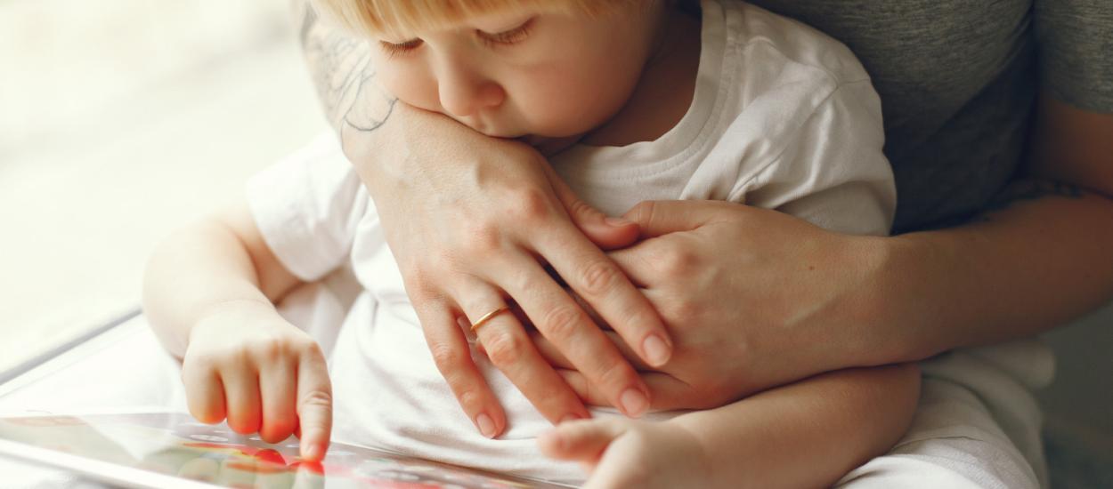 Fără ecrane înainte de 3 ani? Ce recomandă, de fapt, specialiștii pentru fiecare vârstă