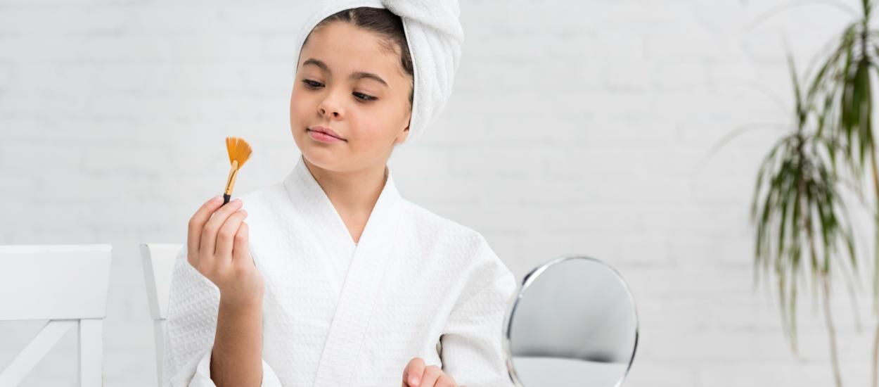 De ce dermatologii le recomandă fetițelor să nu transforme machiajul într-o rutină de zi cu zi