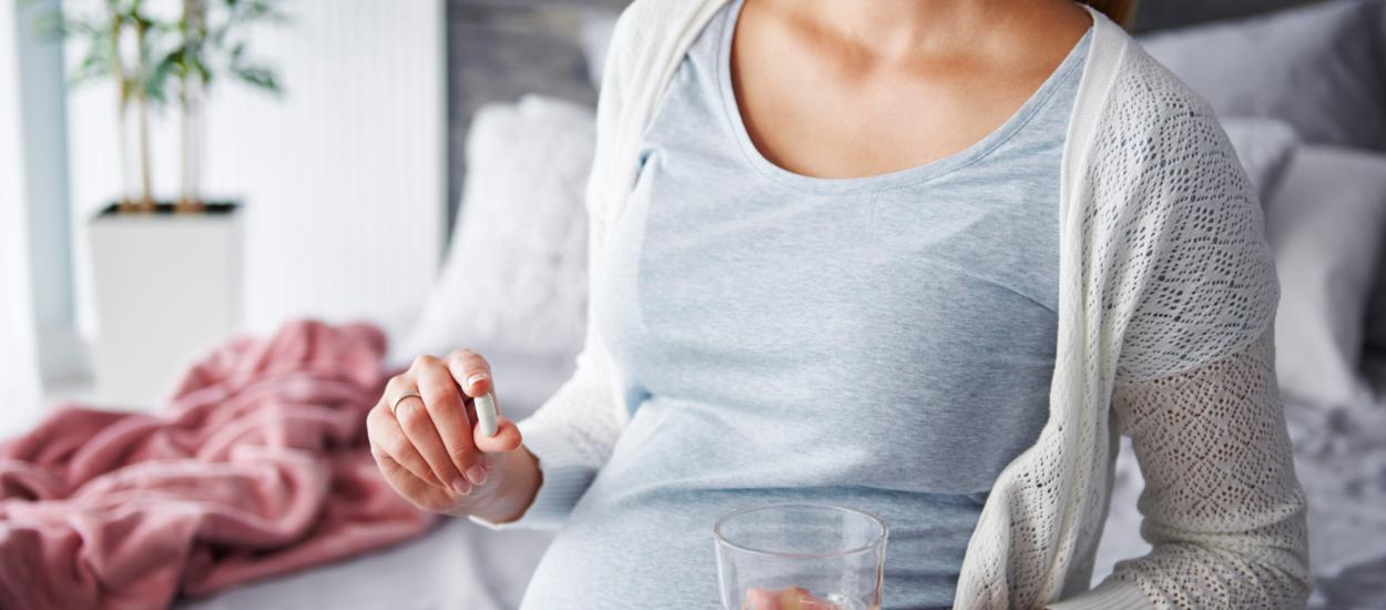 Paracetamolul în sarcină poate influența dezvoltarea reproductivă a fetițelor: ovare și uter mai mici