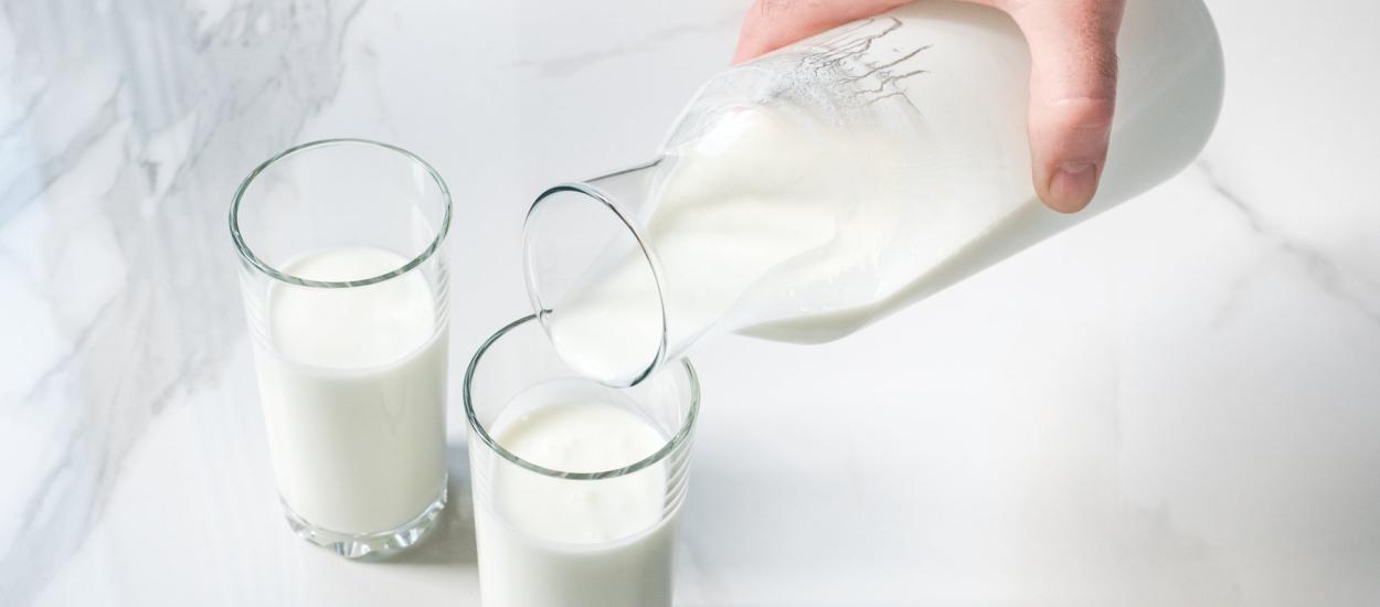 De ce laptele nepasteurizat nu este recomandat pacienților cu cancer. Riscurile explicate de un medic