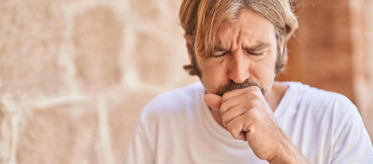 Vremea caldă și uscată poate face tusea mai greu de oprit. Ce se întâmplă în căile respiratorii