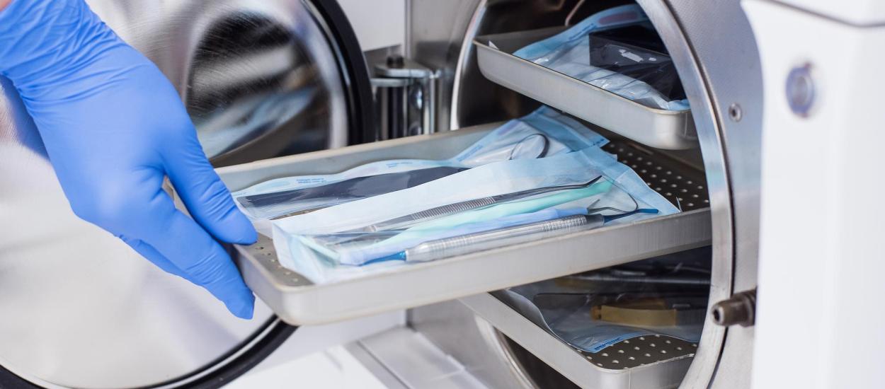 De ce sterilizarea instrumentelor contează atât de mult pentru pacient. Dr. Adina Geană (SANADOR): Pot să apară probleme