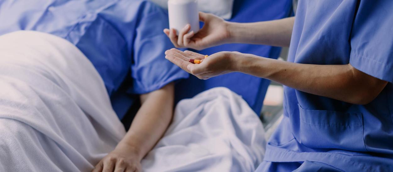Un medicament ieftin ar putea schimba prevenirea cheagurilor după operații. Aspirina, la fel de eficientă ca un anticoagulant modern