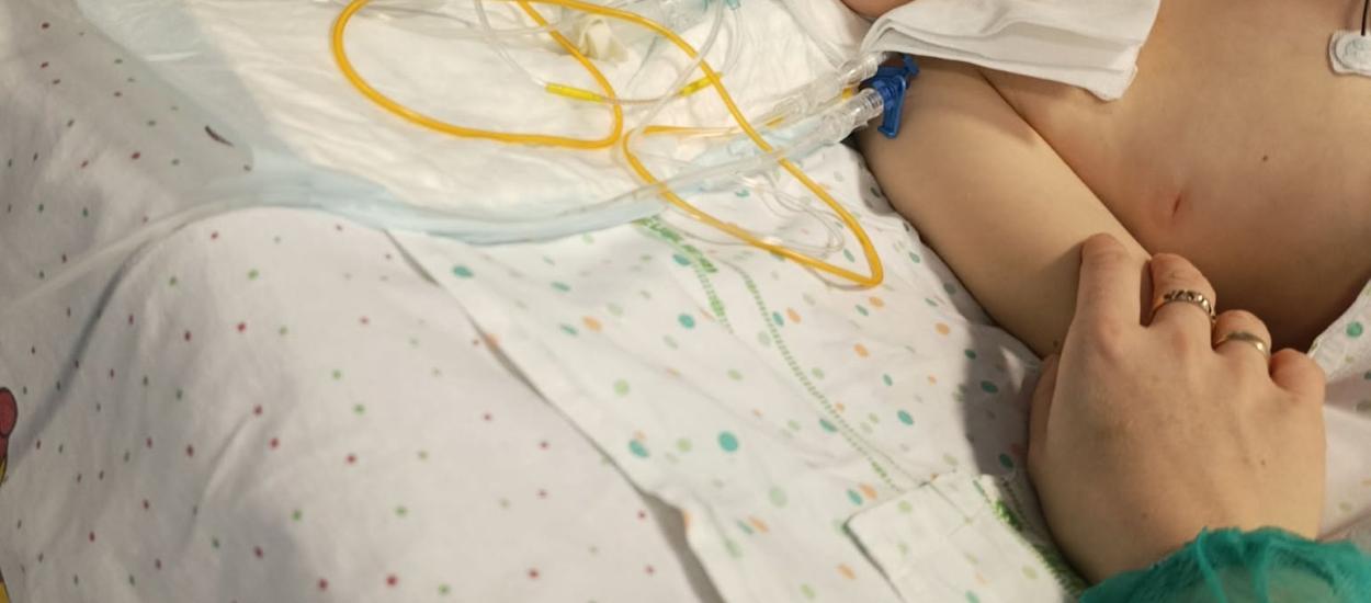 Tumoră cerebrală și două operații pentru Bogdan, un copil de doar 10 ani. Familia cere ajutor