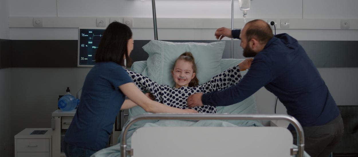 Dincolo de diagnosticul unui copil bolnav. Mesajul unui pediatru pentru părinți: „Important e să râdă mult”