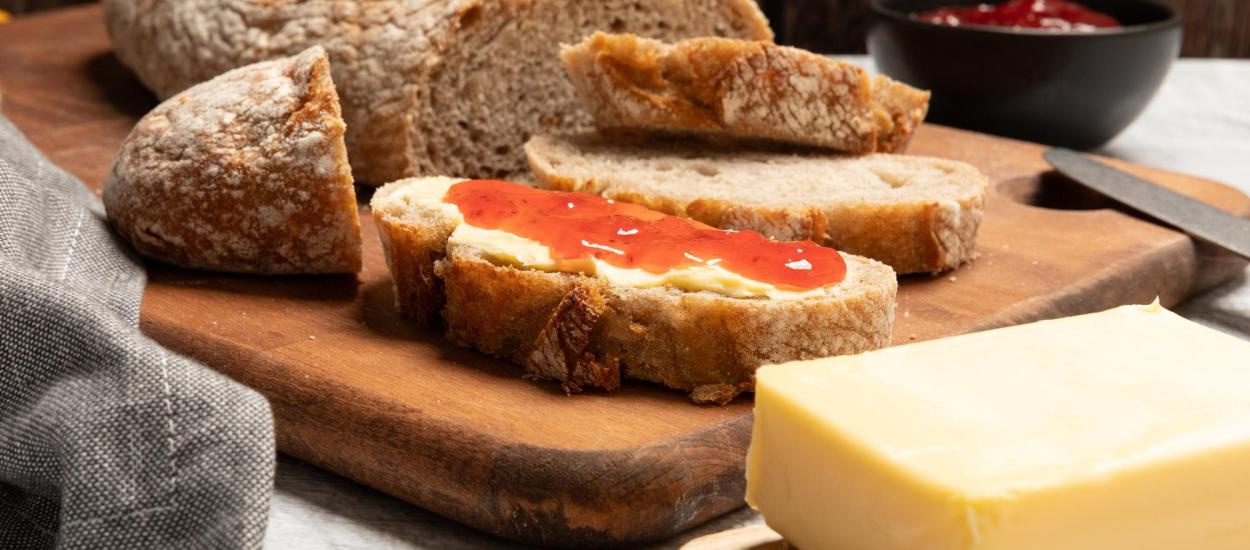Pâine cu unt și dulceață la micul dejun? Ce îi lipsește combinației preferate de mulți români