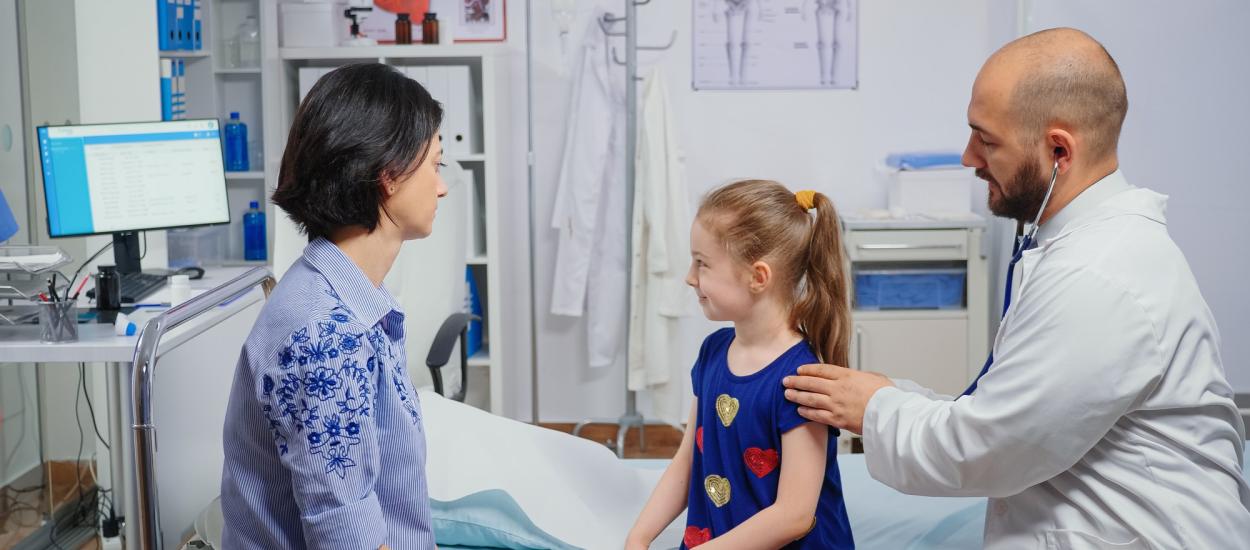 Febra nu înseamnă automat o urgență! Ce se întâmplă, de fapt, într-o gardă de pediatrie