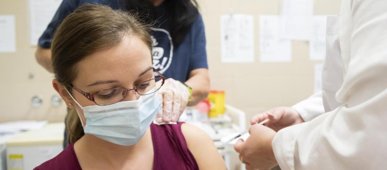 De ce contează vârsta la care este făcut vaccinul HPV